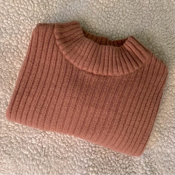 H&M Sweater - Picture 1 of 3